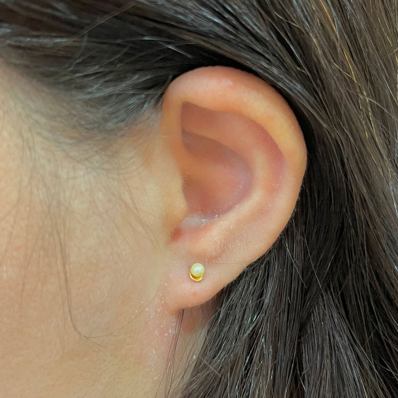 Brinco Rococó Pérola 2,5mm Ouro18K